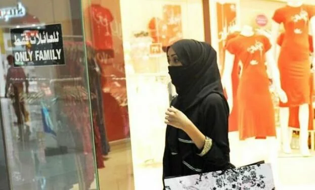 Expats manning mall’s women-only shops held