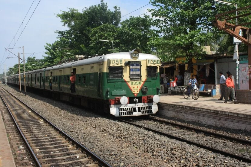 18 injured in train blast in Kolkatta