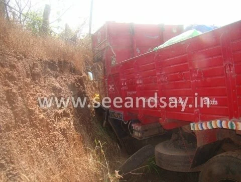 Rice laden lorry ram into the wall: Driver, cleaner injured