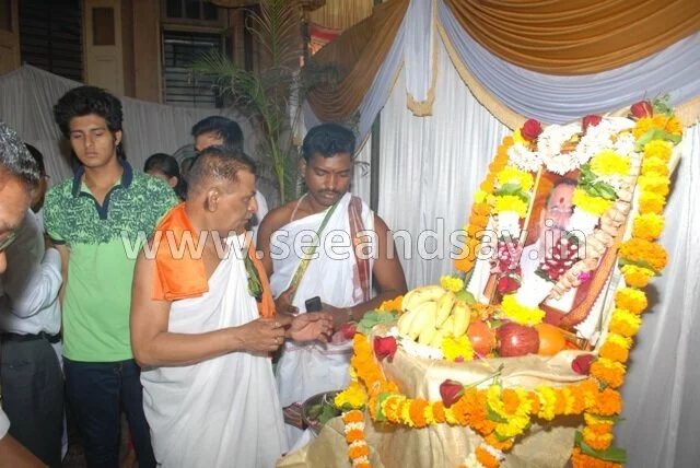 People pay homage to Janardan T Acharya