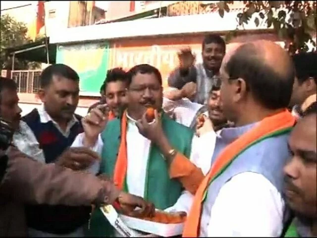 BJP majority in Jharkhand, close fight with PDP in J-K