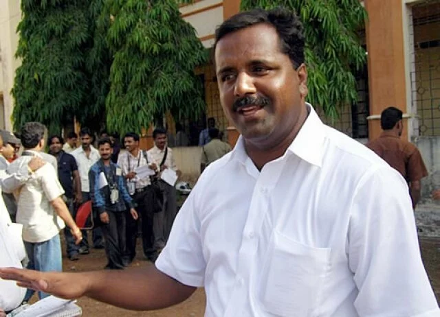 Labs cannot charge over Rs 2,500 for H1N1 tests : U.T.Khader