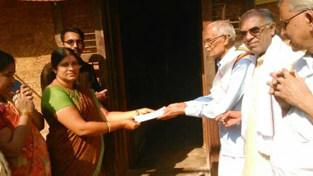 Cheque of Rs. 1.5 lakh donated to Padre temple