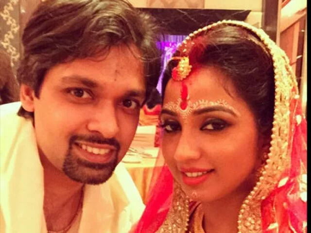 Singer Shreya Ghoshal ties knot with businessman Shiladitya