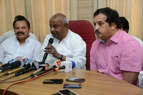 Janata Parivar will fight elections under one symbol: Deve Gowda