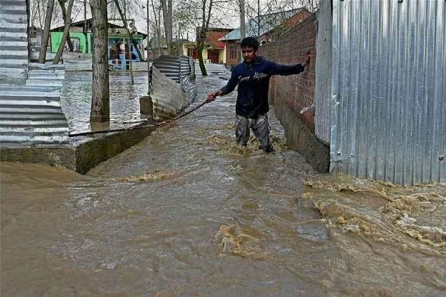 Kashmir floods: Army launches rescue operations, Naqvi takes stock of flood situation