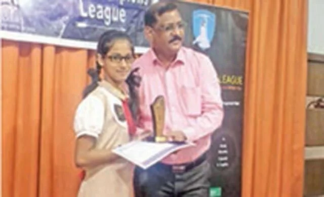 Muslim girl student wins contest on Bhagwad Gita