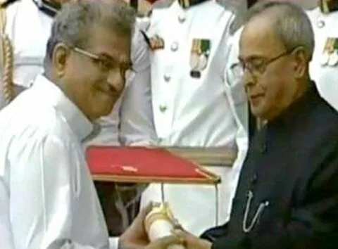 ‘Padma Vibhushan’ Dr. Veerendra Heggade: President presents the award