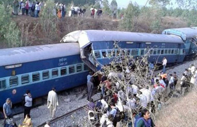 8 dead as Bengaluru-Ernakulam train derails
