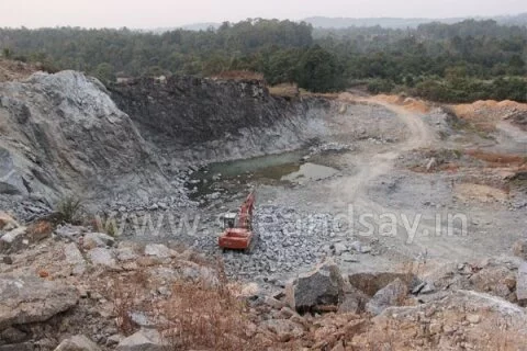 Dangerous black stone quarry in Palli Madmalpade