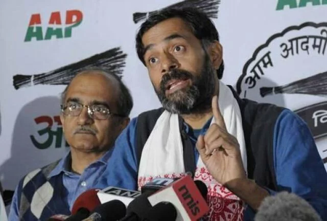 AAP expels Prashant Bhushan, Yogendra Yadav