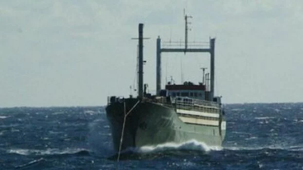 Abandoned ship Ezadeen with 450 migrants on board being towed to Italy