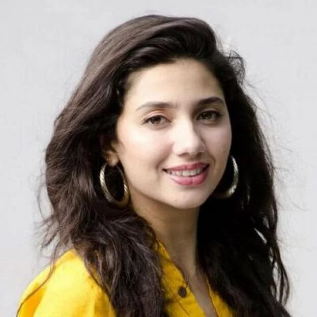 Shah Rukh Khan to romance Pakistani beauty Mahira Khan