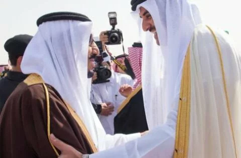 King Salman receives Qatari Emir