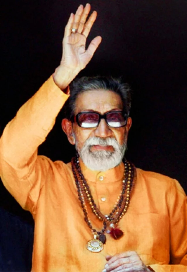 Contradictions over Bal Thackeray's memorial come to fore