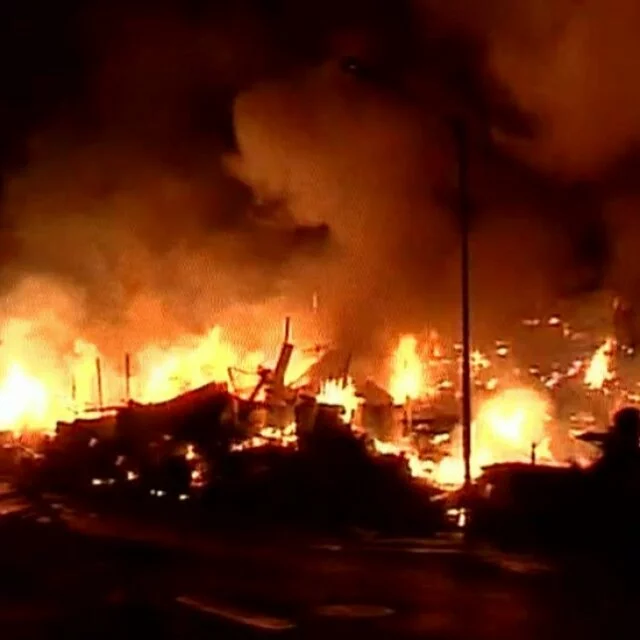 Massive fire breaks out at Mumbai scrap market