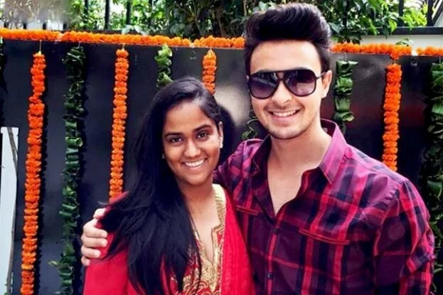 Arpita Khan's mehendi ceremony attended by family and close friends