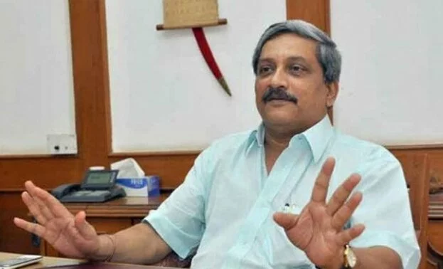 I will take shower after cleaning dirt in defence deals: Parrikar