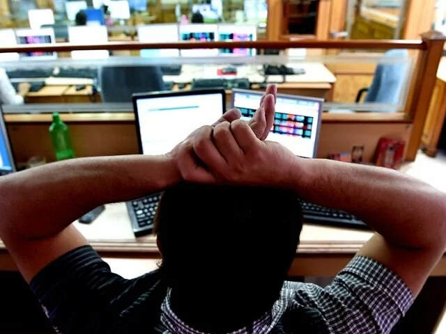 Sensex tanks 855 points; Investors lose Rs. 3 lakh cr