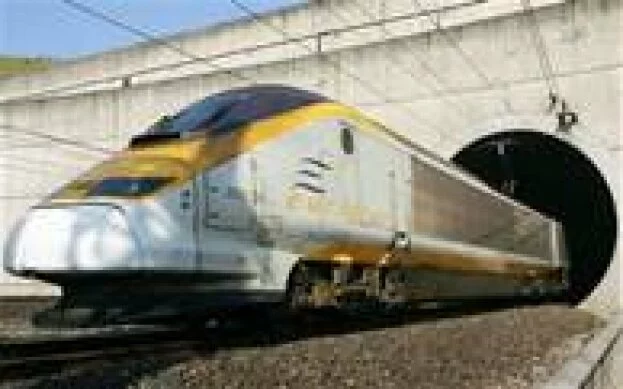 Tunnel smoke stops Eurostar trains for day
