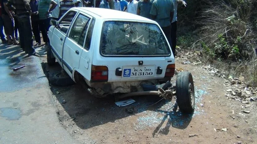 Car overturned near Kinnigoli, driver makes miraculous escape