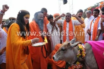 Lets join hands to prevent cow slaughtering, love jihad: Sadhvi Balika Saraswati