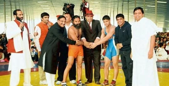 Baba Ramdev Wrestling with Sushil kumar at Patanjali Yogpeeth Haridwar